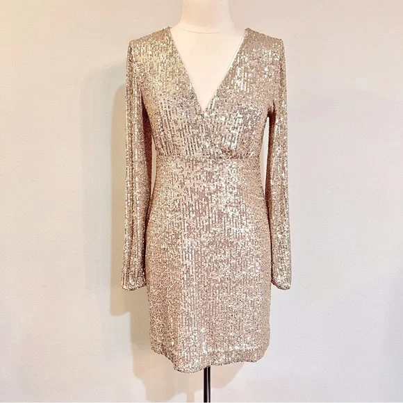 green emerald velvet dress Lilly Pulitzer, Womens, Estrella Sequin Dress, Noir Treasure Box Sequin  Knit, 0 at Amazon Women's Clothing store main image 0